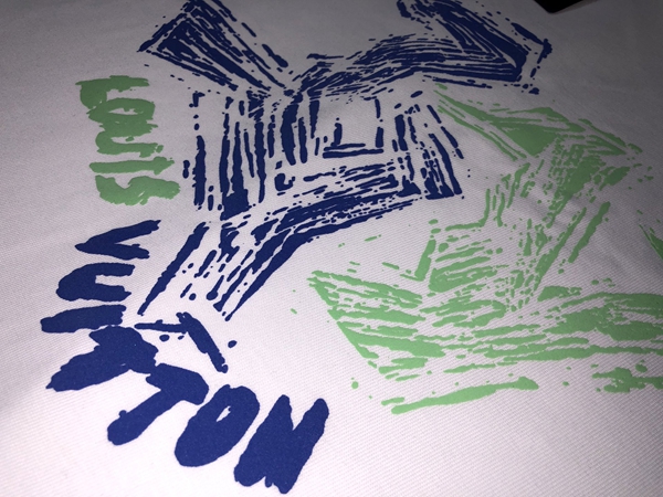 ブランドTシャツ側面デザイン